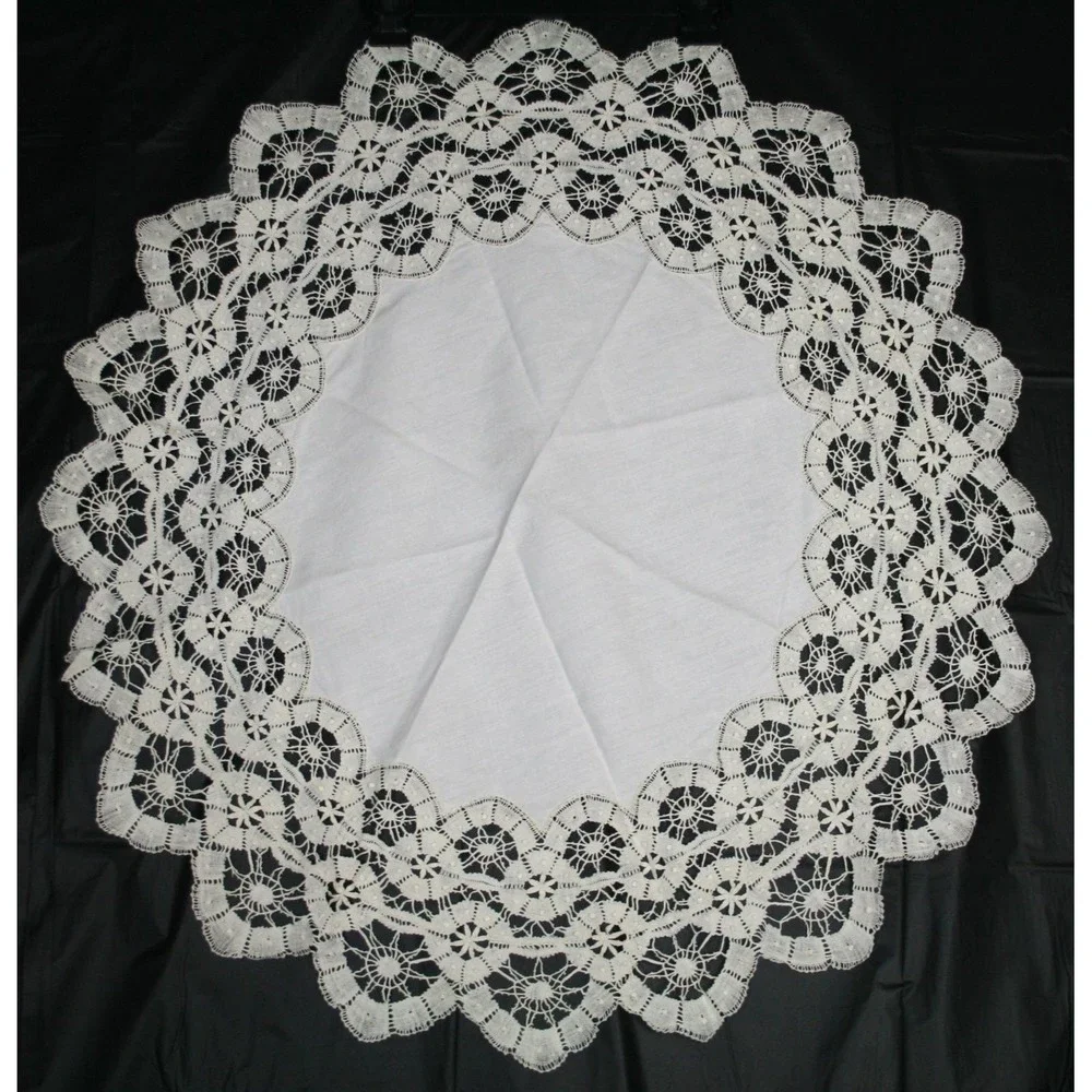 Vintage Torchon Cluny Bobbin Lace Table Topper / Centerpiece 32 Inch